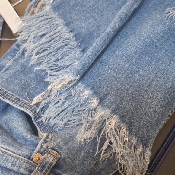 Free People distressed  frayed jeans Style 61502-16513125 SZ 28 - Picture 9 of 9